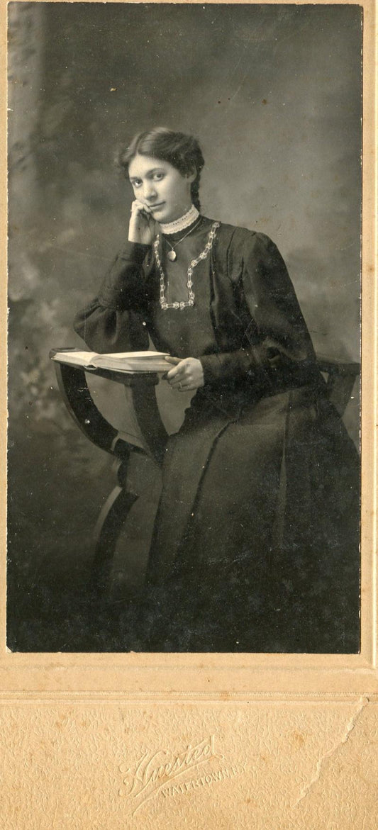 How I use DeadFred.com to research photo studios used by mystery ancestors